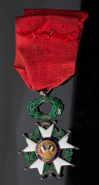 null FRANCE

Légion d'honneur en or (750è) et Légion d'honneur en argent (925è),...