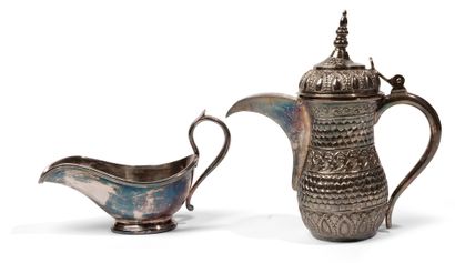 Silver coffee pot

Oriental work

Pds: 379,5...