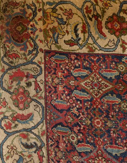 null Deux tapis anciens

L'un à décor de Mirhab et lampe de mosquée sur fond rouge

L'autre...