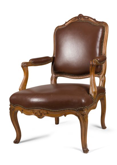 null Armchair with flat back in carved wood, molded and patinated, decorated with...