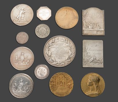 null Treize médailles en argent ou argent doré (925) : Monnaie de Paris, prud'hommes,...