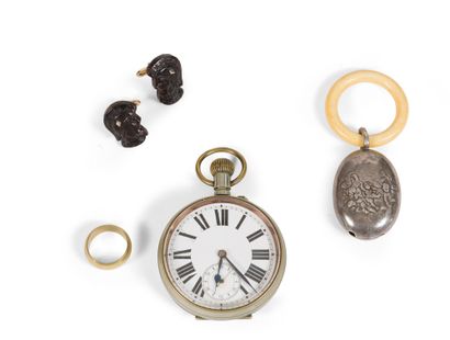 null Rattle, pocket watch, pair of cufflinks and wedding ring in gilt metal

(Accident...