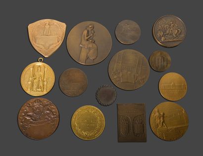 null 
Quatorze médailles en bronze doré ou patiné dont Expositions Louisiane 1904,...