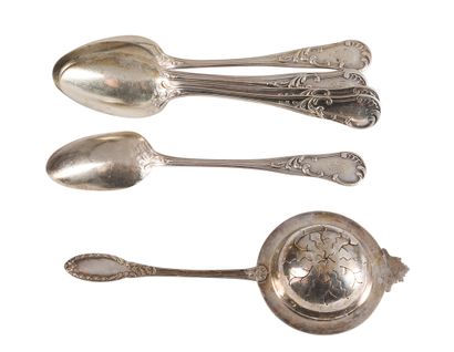 null Six coffee spoons, the spatulas violonnées with decoration of rocailles and...