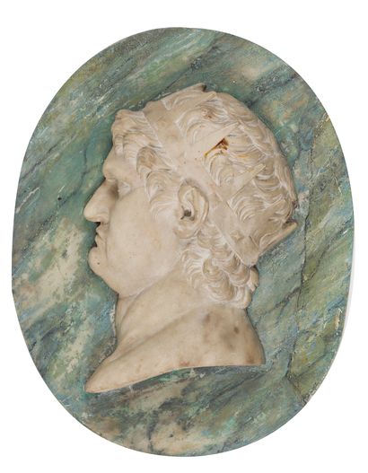 Profil d'empereur romain couronné en marbre...
