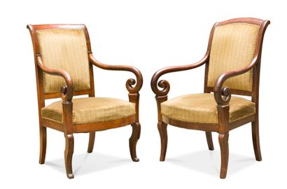 null Pair of mahogany and mahogany veneer armchairs. Armrests with scroll

Louis-Philippe...