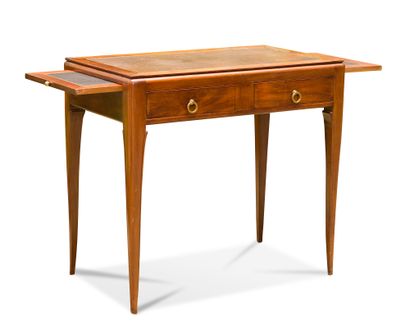 null Small mahogany and mahogany veneer lady's desk opening with two drawers in the...