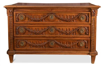 null Chest of drawers in carved wood, molded and patinated with decorations of gadroons,...