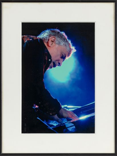 null Meeting of three photographs framed under glass
Pianist
29 x 17 cm on view
Bassist...