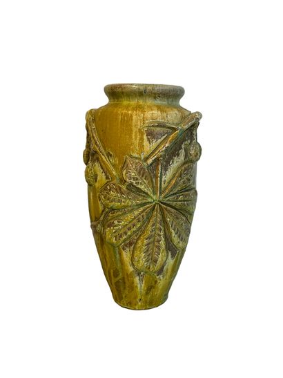 null Alexandre BIGOT (1872-1927)
Vase en céramique à décor végétal
Signé
H. 33 c...