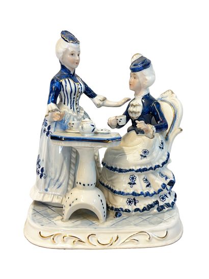 null Ensemble de six sujets en porcelaine bleue sur fond blanc dans le gout du XVIIIe...