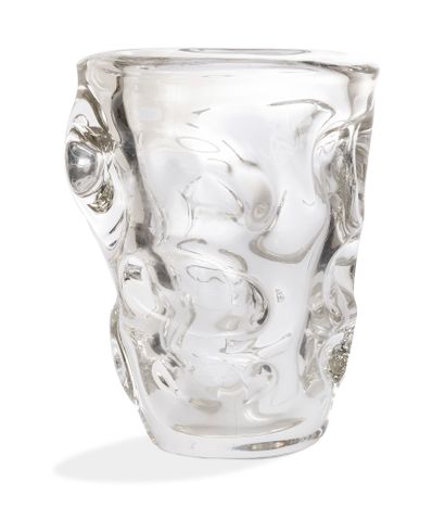 null André THURET (1898-1965)
Vase in solid translucent glass, the body moved.
Signed...