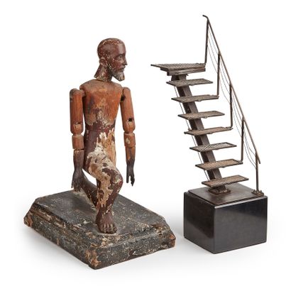 null Articulated mannequin, kneeling, in wood. Remains of polychromy
End of the 19th...
