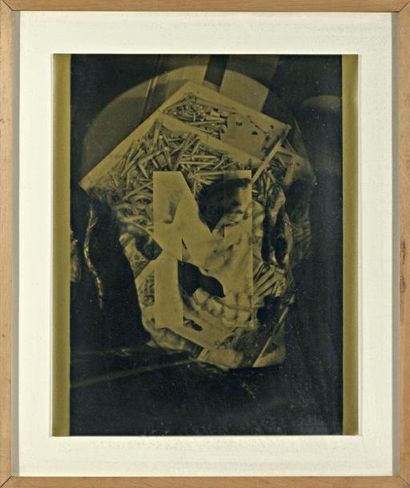 null N- l'atelier Photographie argentique sur papier doré Signé, situé rue Blanche-Paris,...