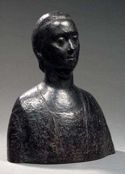 LÉON INDENBAUM (1890-1981) Buste de femme au chignon Sculpture en bronze patiné,...