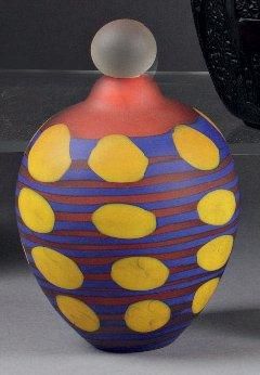 JEAN LUC GARCIN (NÉ EN 1954) Vase ovoïde en verre soufflé à décors d'ondes polychromes...
