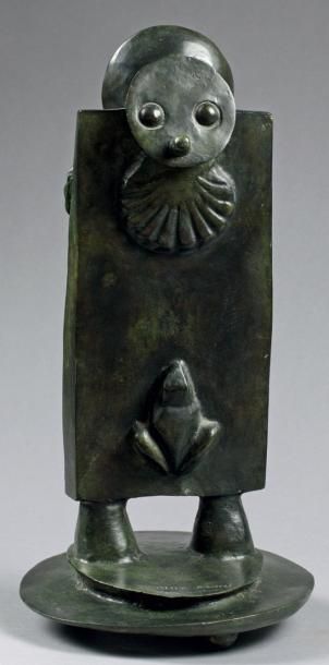 MAX ERNST (1891-1976) Janus-1974 Sculpture en bronze ciselé et patiné à nuance verte....