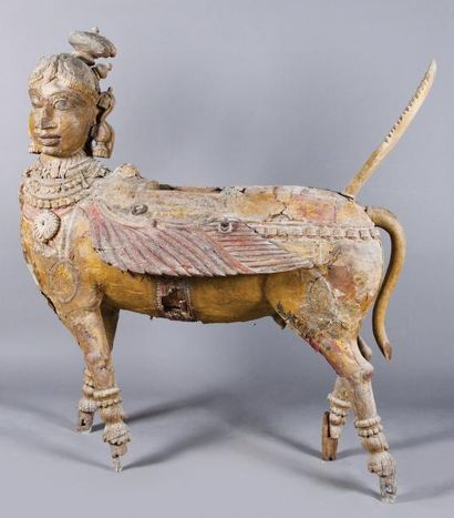 null ANCIEN TRAVAIL ARTISANAL INDIEN Vache sacrée ailée sculpture en bois mouluré,...