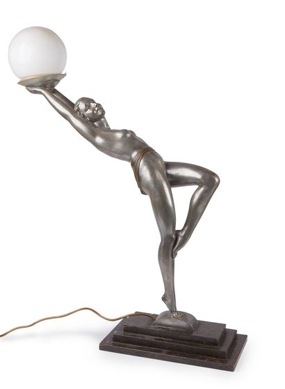null Dans le goût de Max LE VERRIER (1891-1973)
Danseuse à la boule
Sculpture en...