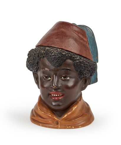 null Pot à tabac en céramique polychrome représentant une tête d'africain portant...