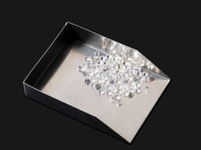 null Set of 87 brilliant-cut diamonds of natural origin from conflict-free countries.
Total...
