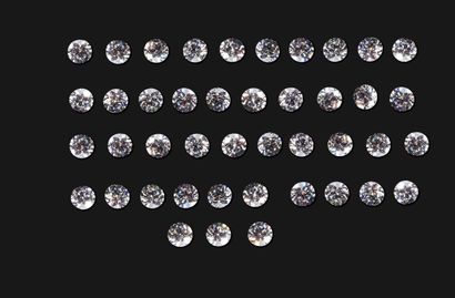 null Set of 43 brilliant-cut diamonds of natural origin from conflict-free countries.
Total...