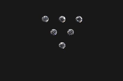 null Set of 6 brilliant-cut diamonds of natural origin from conflict-free countries.
Total...