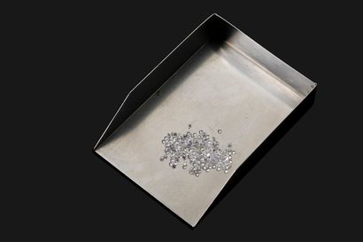 null Set of brilliant-cut diamonds of natural origin from conflict-free countries.
Total...