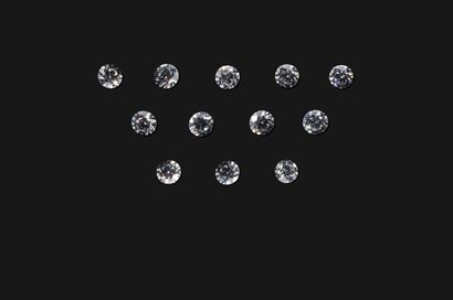 null Set of 12 brilliant-cut diamonds of natural origin from conflict-free countries.
Total...