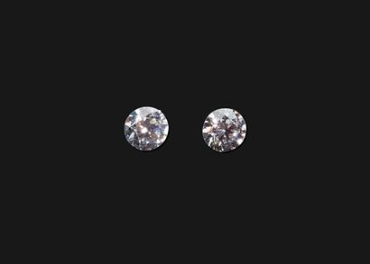 Set of 2 brilliant-cut diamonds of natural...