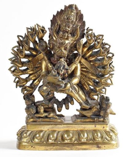 null SUJET EN BRONZE DORÉ REPRÉSENTANT LE DHARMAPÂLA YAMÂNTAKA sous sa forme Vajrabhairava,...