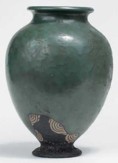 Raoul LACHENAL (1885-1956) Vase sur piédouche en céramique polychrome à décors géométrique...