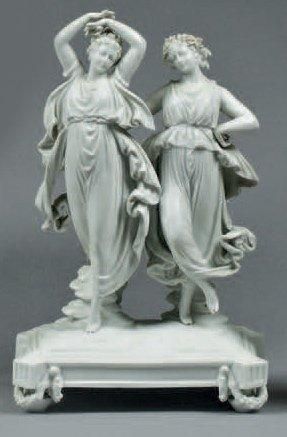 ITALIE, XIXème SIÈCLE Vestales Sculpture en biscuit H. 26,5 cm