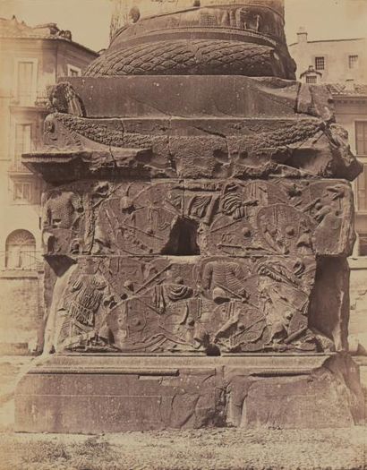 James Anderson (1813-1877) Base de la colonne Trajane, Rome, c. 1851 Tirage salé...