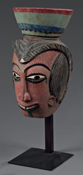 MALI BOZO Masque de marionnette féminine en bois polychrome H. 48 cm