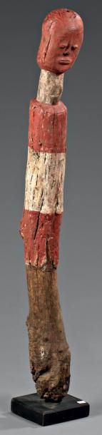 TOGO ADA Ancêtre Poteau sculpture en bois polychrome et patiné H.106 cm