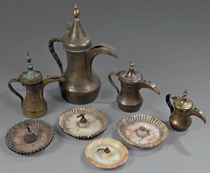 SYRIE Ensembles de pièces de forme en métal embouti, cuivre étamé et bronze: plateaux,...