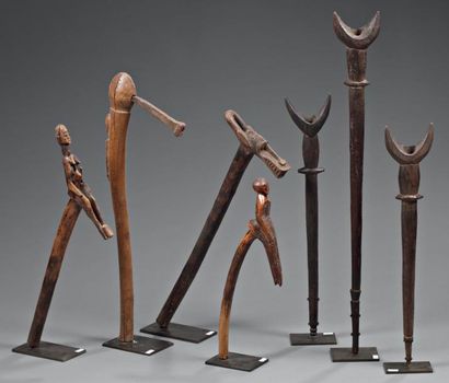 BURKINA FASO LOBI, MOSSI Ensemble de 4 sceptres sculptés de personnages et masques,...