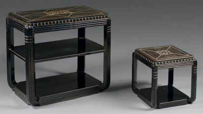 PAUL FOLLOT (1879-1933, ATTRIBUÉ À) ET POMONE (ÉDITEUR) Table basse en bois noirci...