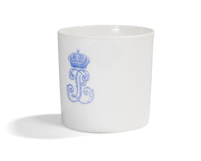 null Tasse litron en porcelaine du service des Officiers du roi Louis-Philippe. Décor...