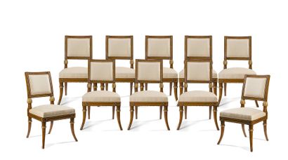 null Ensemble de dix chaises en bois verni et doré. Le dossier carré à décor de frises...