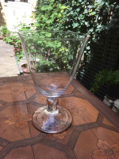 null DAUM 

Service de verres en cristal taillé comprenant 12 flutes, 11 verres à...