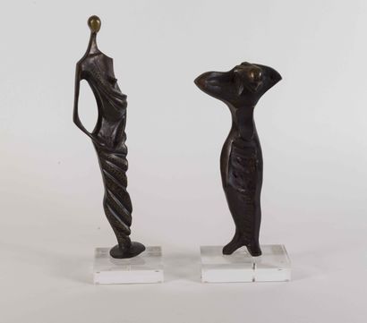 null Paire de sculpture en bronze patiné à décors de femmes stylisées. 

H. 37 et...