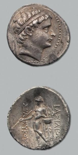 null Tétradrachme (246-226 av. J.-C.). 16,73 g. Téos. Tête du roi diadémée à droite....