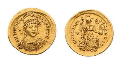 null THÉODOSE II (408-450) Solidus. Constantinople. 4,45 g. Son buste armé de face....