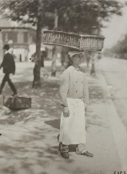 EUGENE ATGET (1857-1927) - BERENICE ABBOTT (1898-1991) Mitron, vers 1899-1900 Tirage...