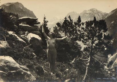 MARCEL MEYS (1853-1937) Etude de nu en plein air, vers 1920 Tirage argentique d'époque....
