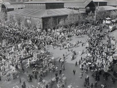 Robert Doisneau (1912-1994) Les Halles, vers 1950 Tirage argentique d'exposition,...