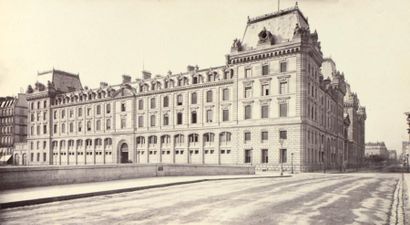 Charles Marville (1816-1879) Caserne de la Cité, quai du Marché aux Fleurs, (prise...