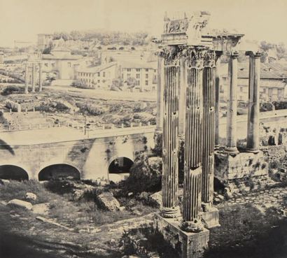 ROBERT MACPHERSON (1811-1872) Le Temple de Vespasien et Titus, Forum, Rome, vers...